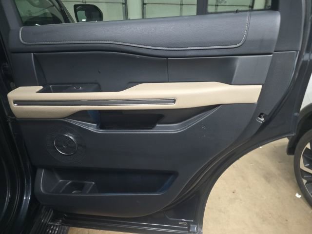 Used 2024 Ford Expedition XLT image 9