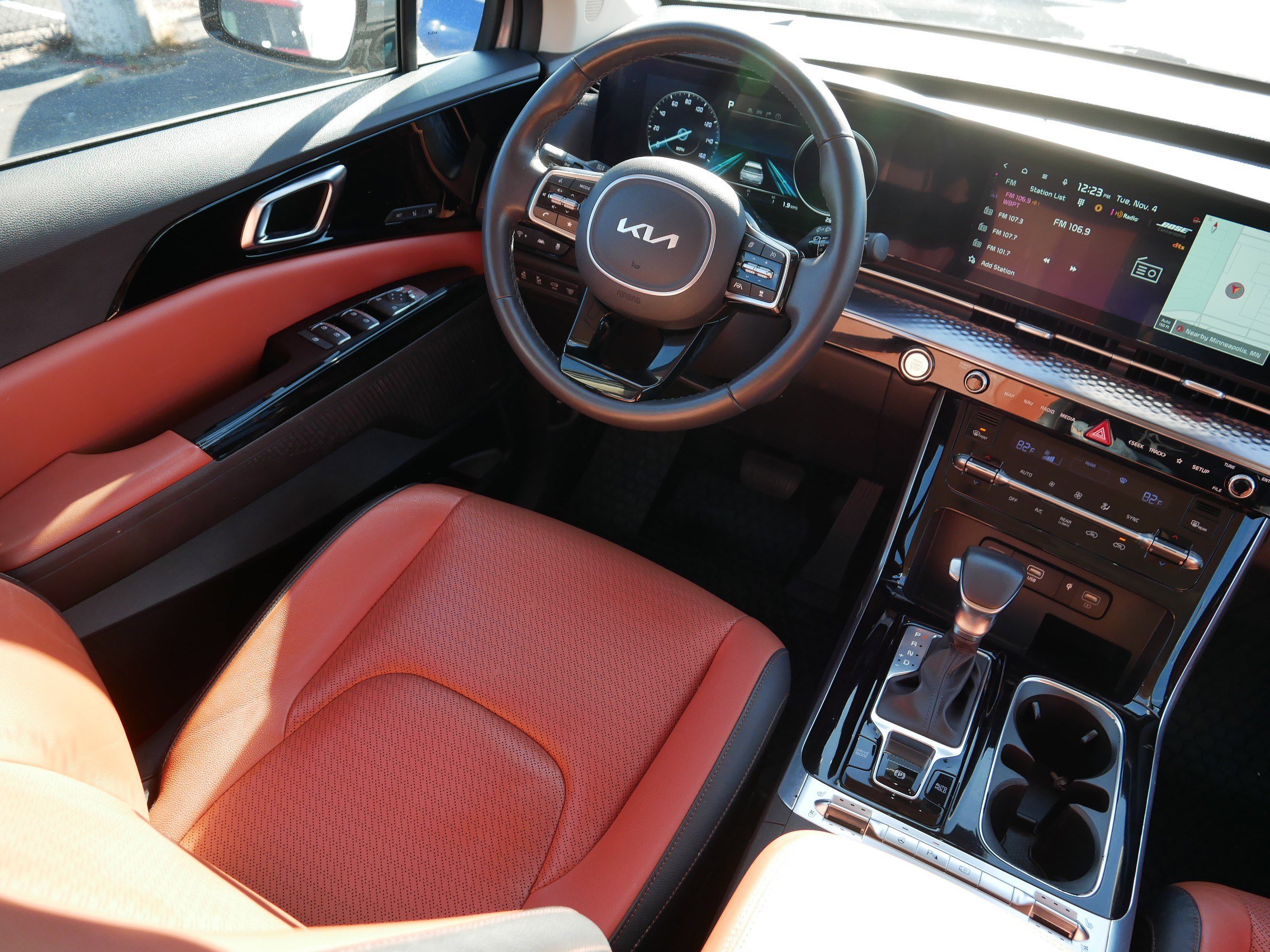 Certified 2024 Kia Carnival SX Prestige image 9