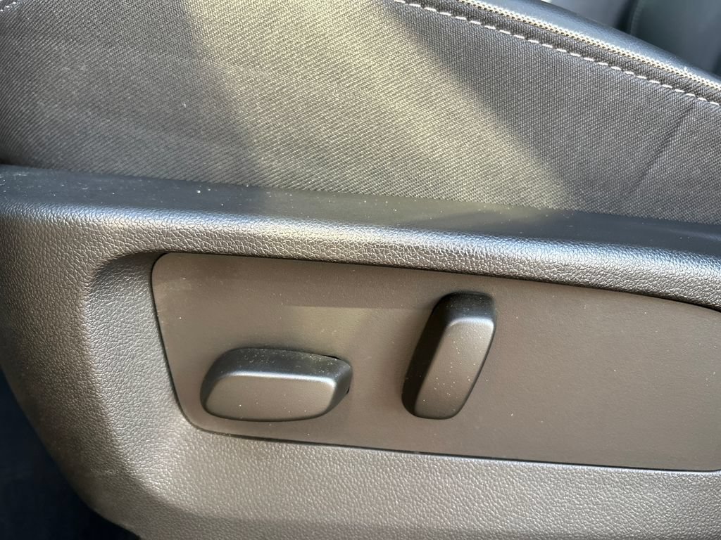 Used 2023 Buick Envision Essence AWD/4WD image 20