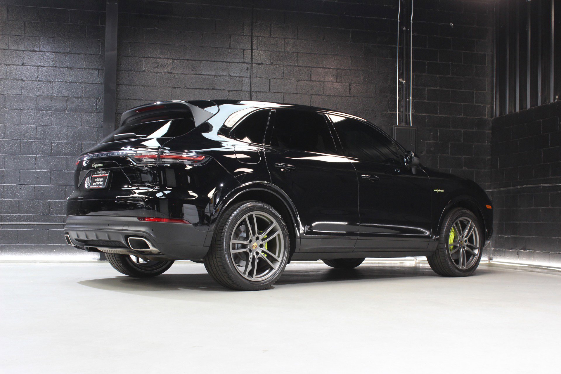 Used 2022 Porsche Cayenne E-Hybrid w/ Premium Package image 11