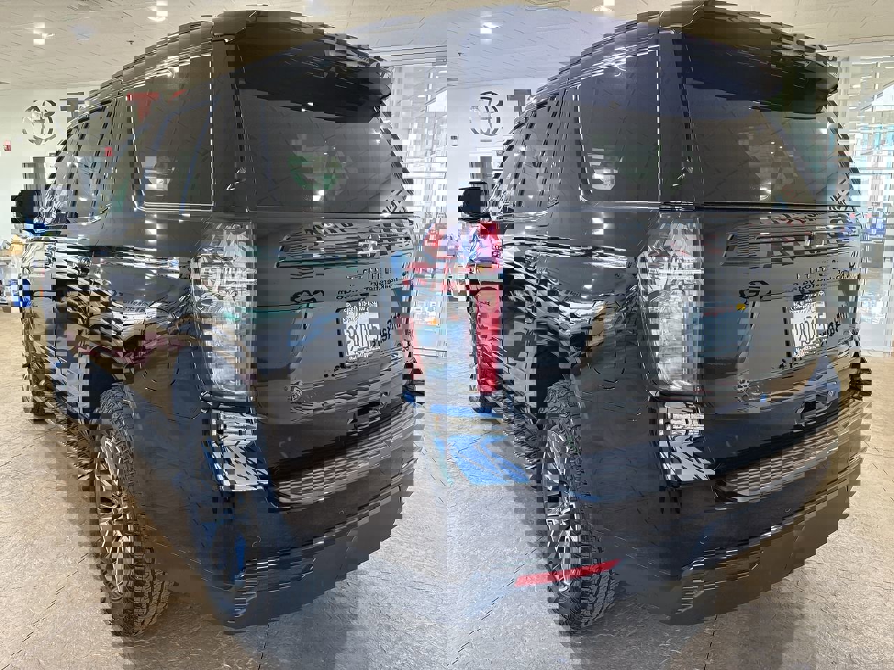 Used 2024 Chevrolet Tahoe Z71 w/ Luxury Package image 8