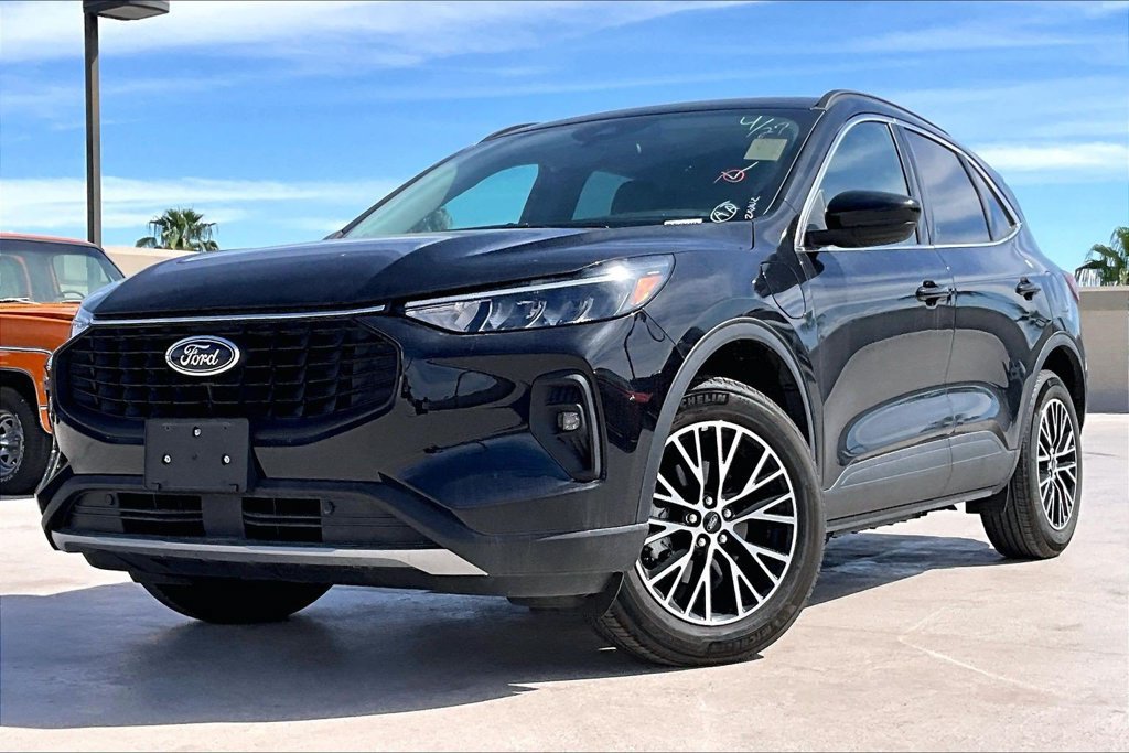 Used 2025 Ford Escape SE FWD image 1