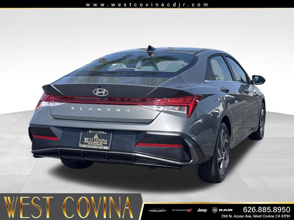 Used 2025 Hyundai Elantra SEL FWD image 10