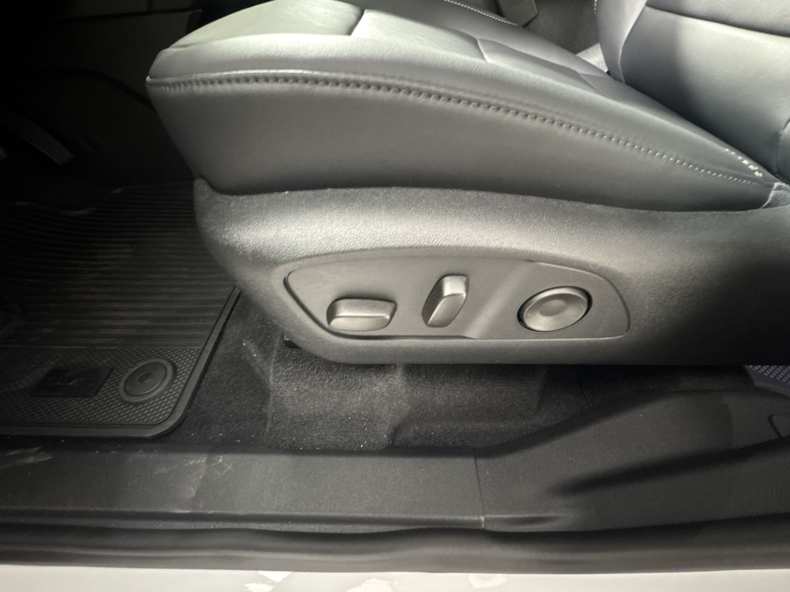 New 2026 GMC Acadia Elevation w/ Elevation Premium Package FWD image 14