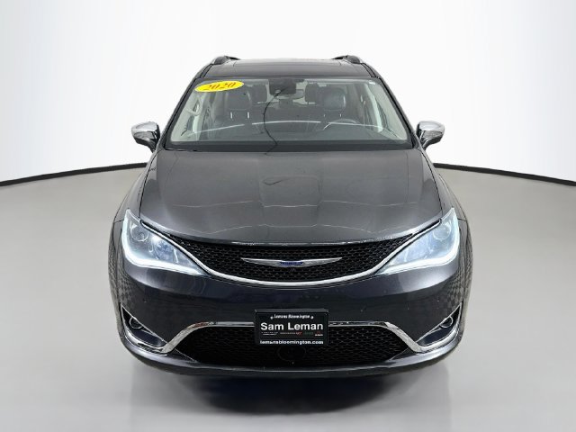 Used 2020 Chrysler Pacifica Limited w/ Tire & Wheel Group FWD image 2