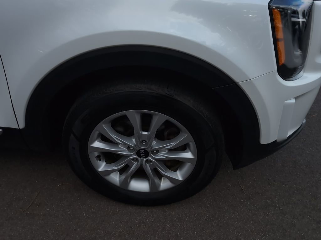 Used 2020 Kia Telluride LX image 3