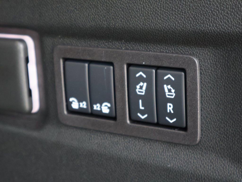 New 2025 Chevrolet Suburban High Country image 35