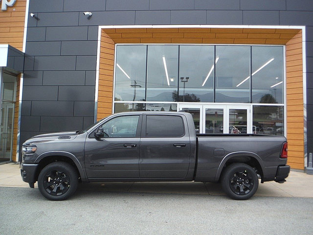 New 2027 RAM 1500 4x4 Crew Cab image 2