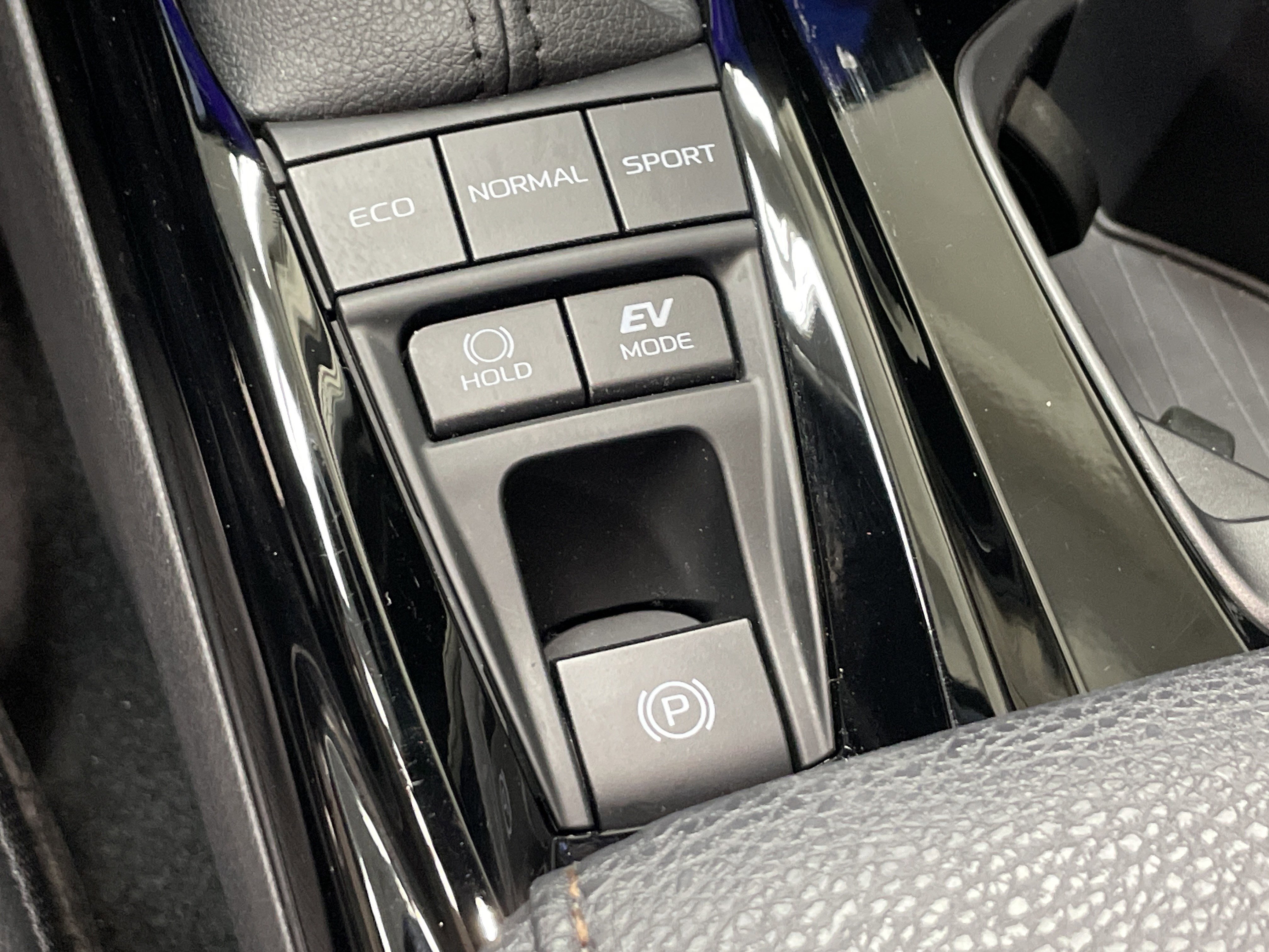 Used 2025 Toyota Camry XLE w/ Premium Plus Package FWD image 35