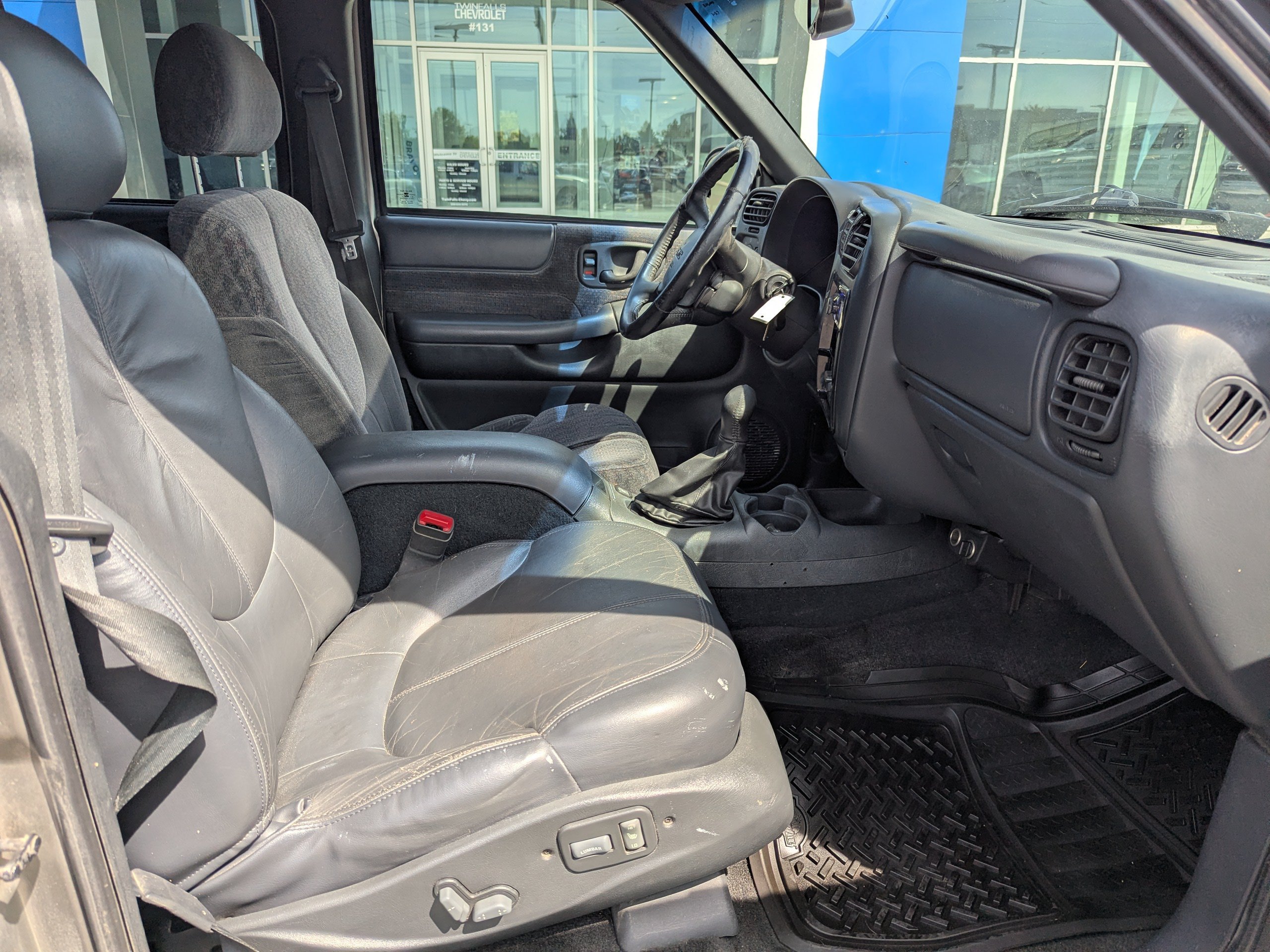 Used 2001 GMC Jimmy SLT w/ SLT Luxury Equipment Group AWD/4WD image 37