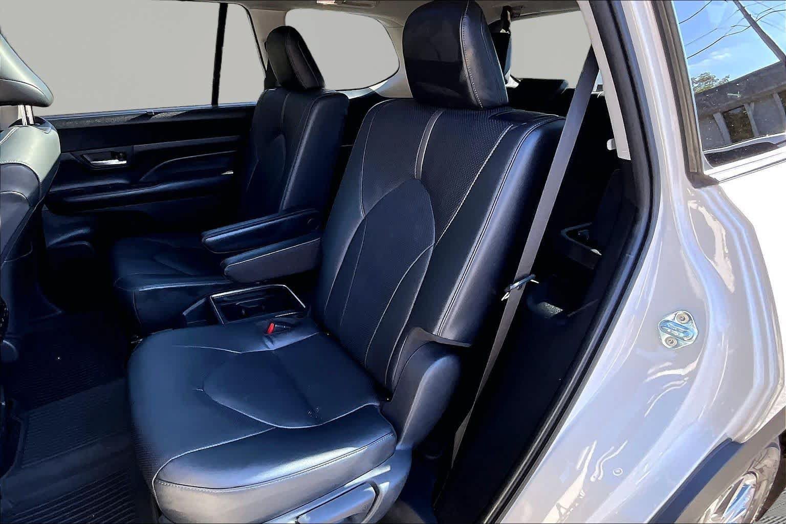 Used 2024 Toyota Grand Highlander AWD image 20