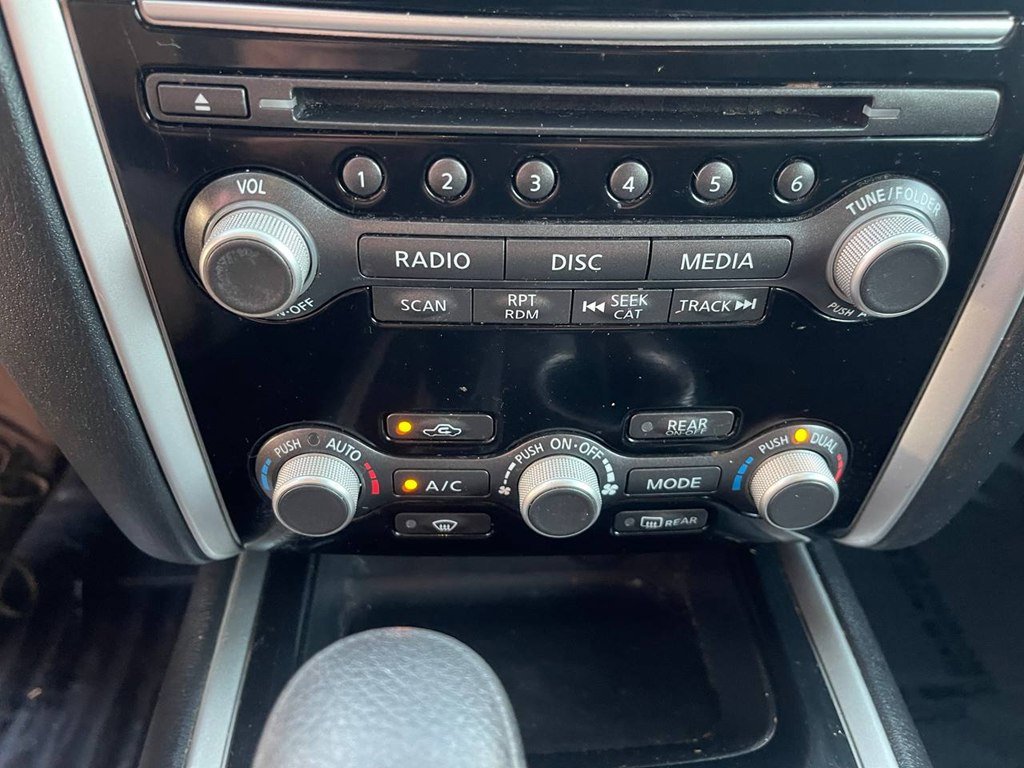 Used 2017 Nissan Pathfinder S image 40