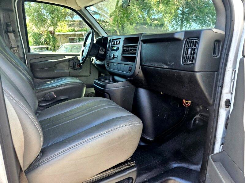 Used 2008 Chevrolet Express 1500 Passenger image 9
