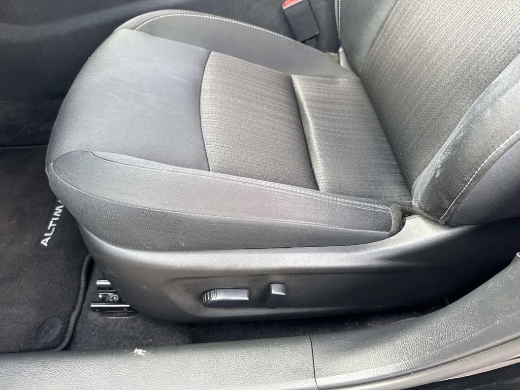 Used 2025 Nissan Altima 2.5 SV FWD image 16