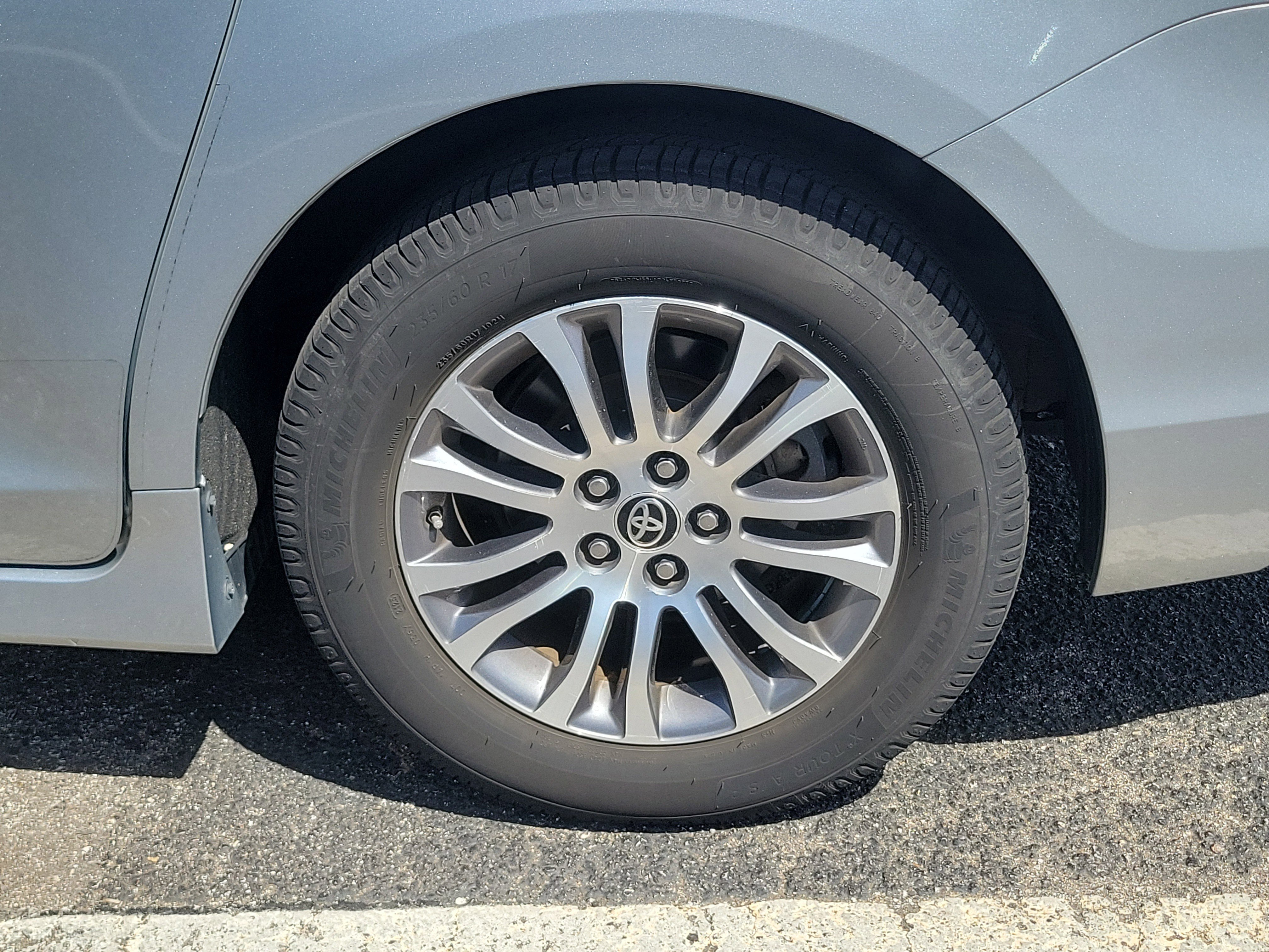 Used 2020 Toyota Sienna XLE image 6