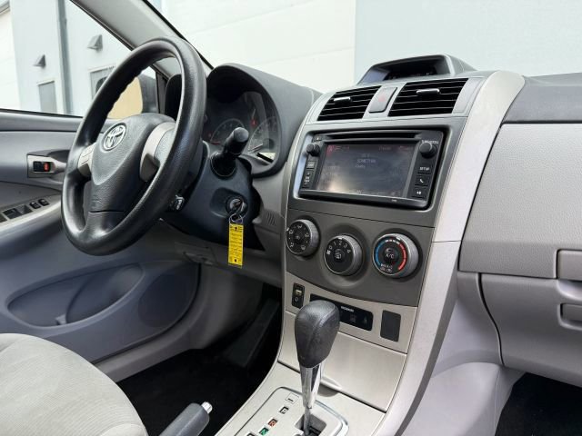 Used 2013 Toyota Corolla LE image 23