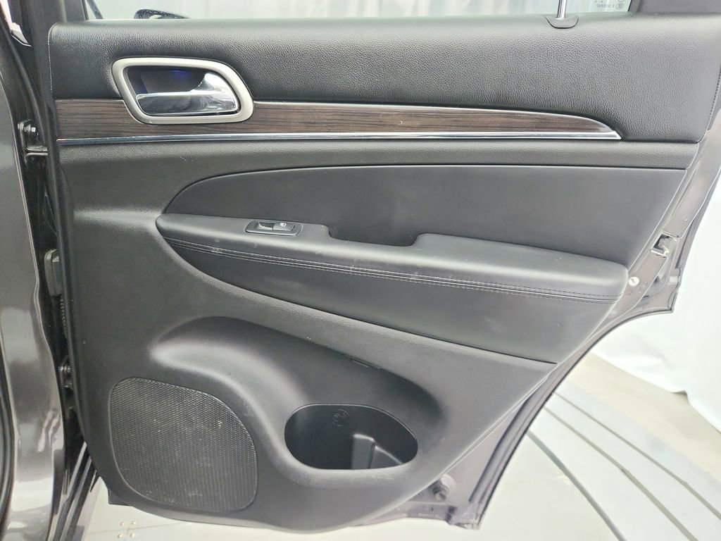 Used 2018 Jeep Grand Cherokee Overland image 30