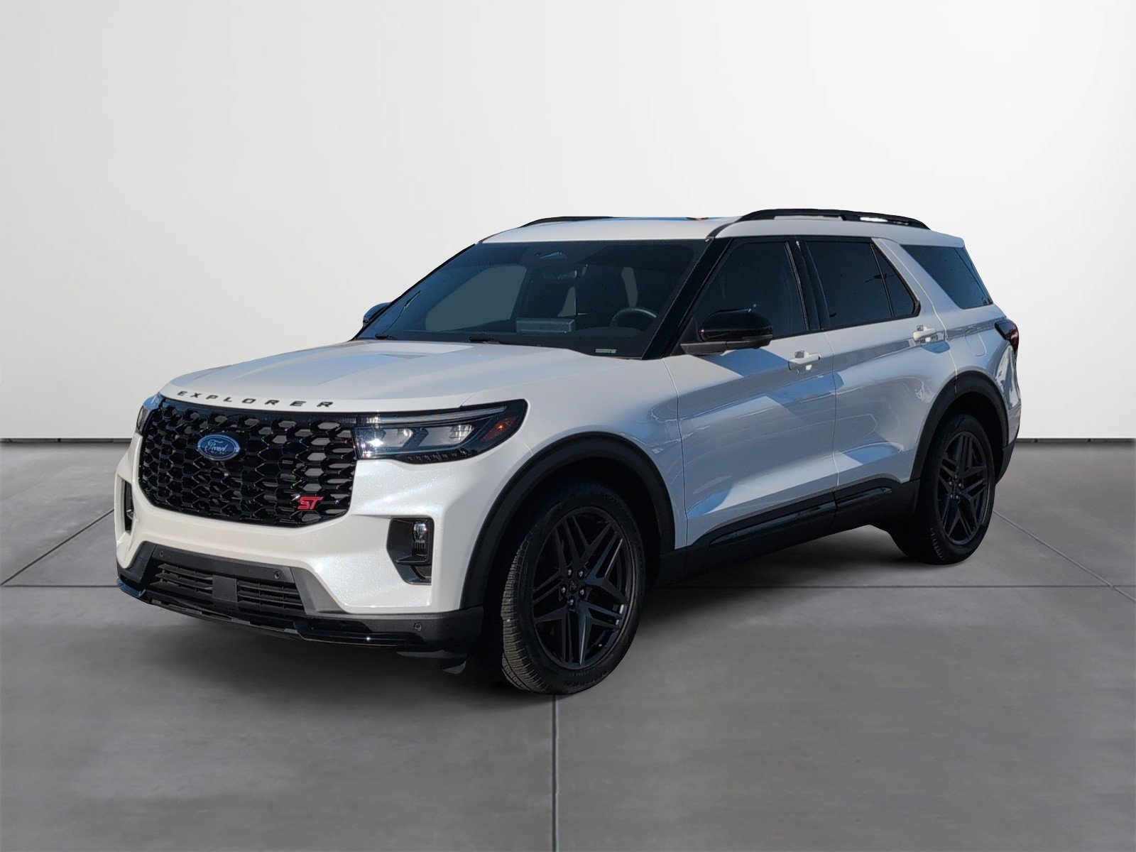 Used 2025 Ford Explorer ST image 2