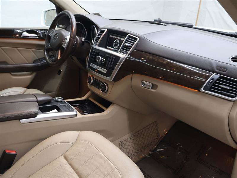 Used 2015 Mercedes-Benz GL 450 4MATIC w/ Appearance Package image 11