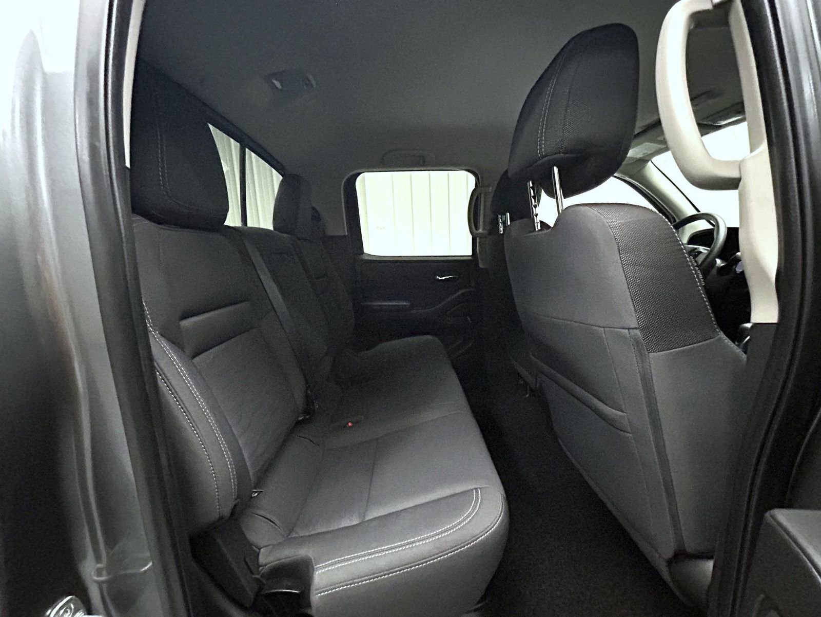 Used 2022 Nissan Frontier SV image 18