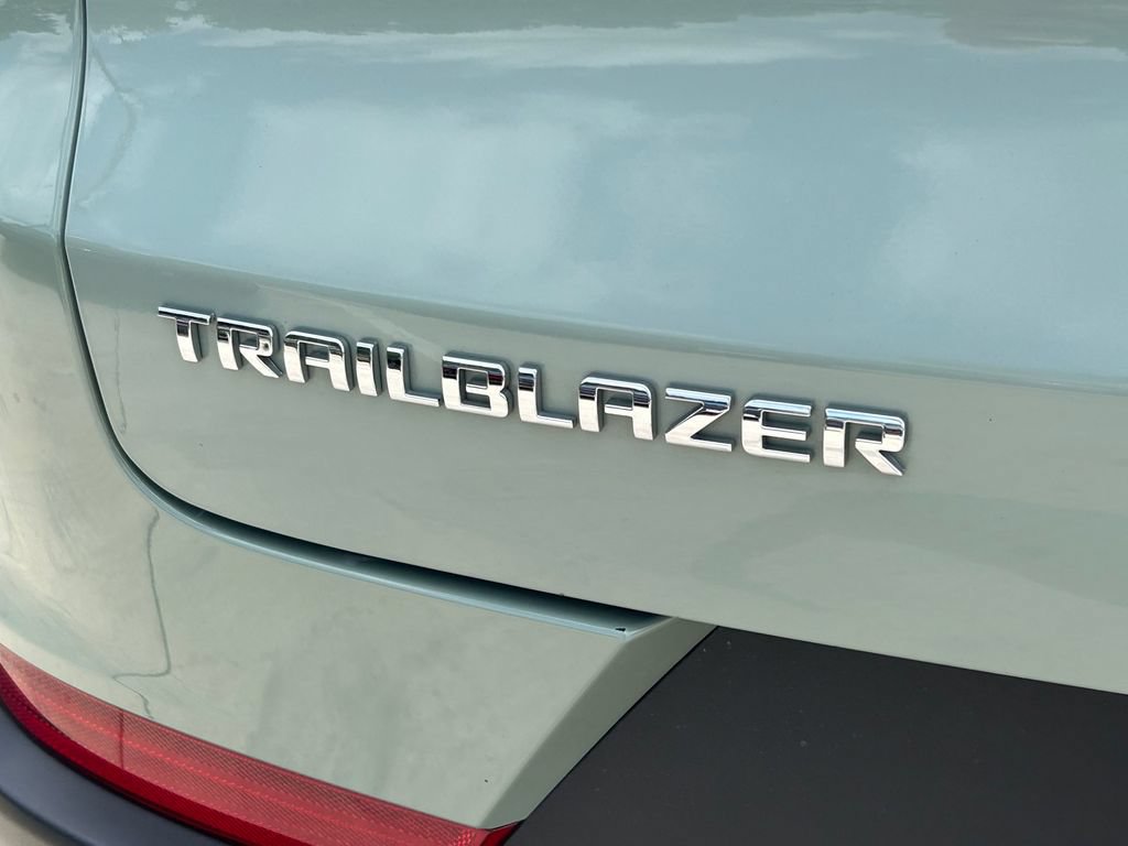 Used 2025 Chevrolet TrailBlazer LT FWD image 12