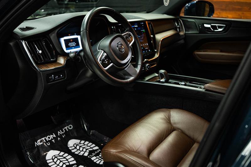 Used 2022 Volvo XC60 T8 Inscription image 9