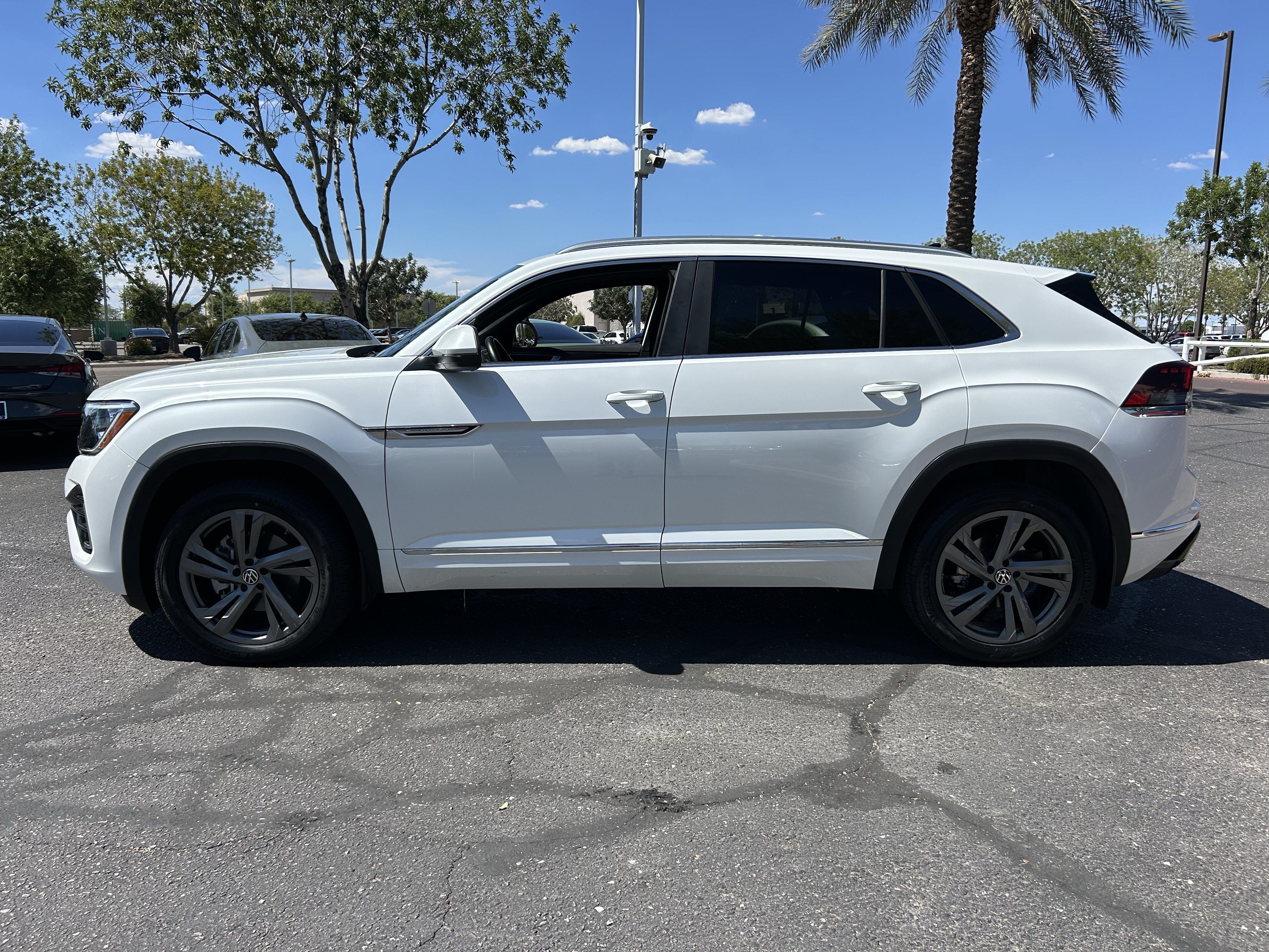 Certified 2024 Volkswagen Atlas Cross Sport SEL R-Line AWD/4WD image 2
