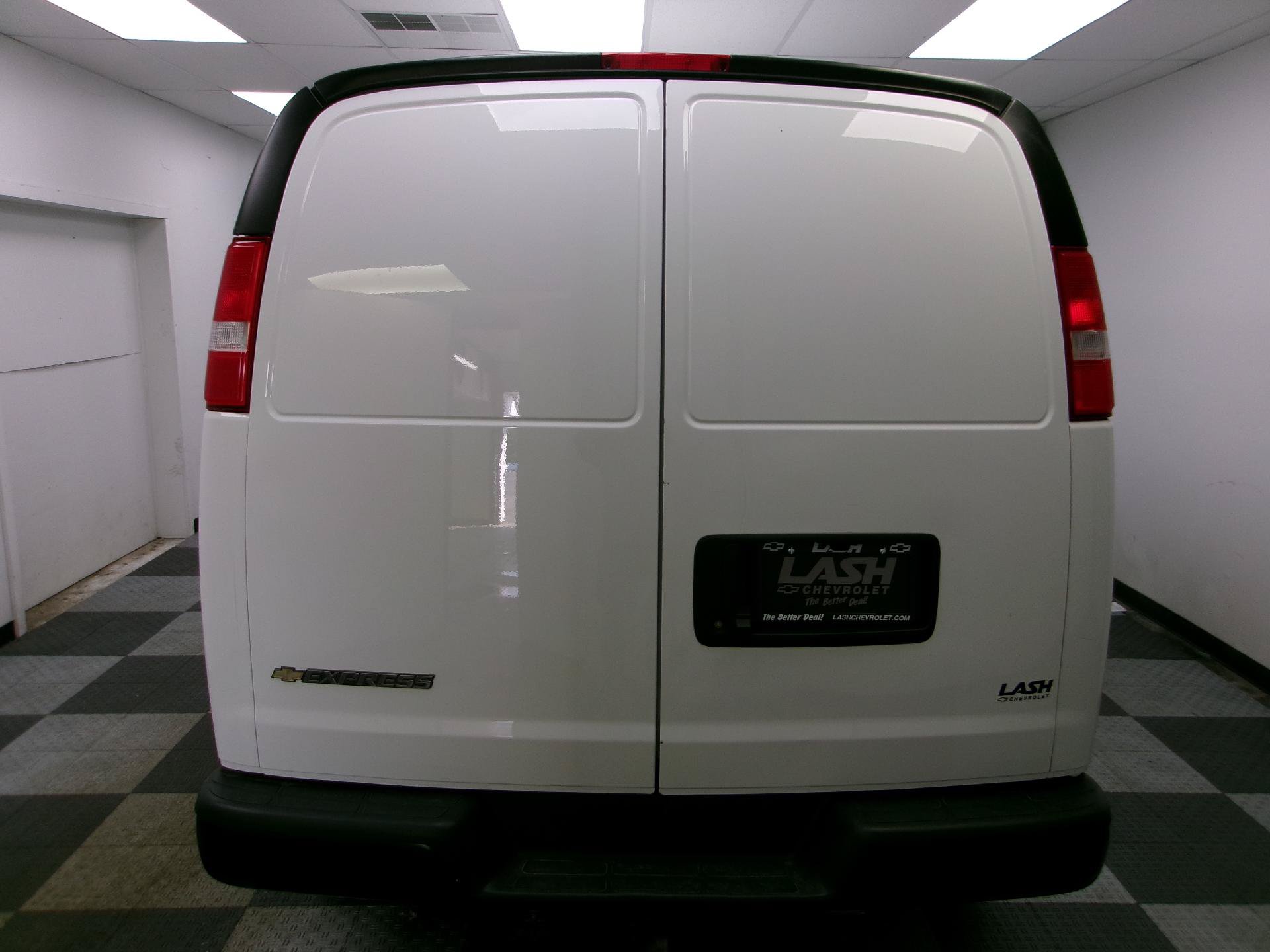Used 2024 Chevrolet Express 3500 Extended w/ Driver Convenience Package RWD image 12