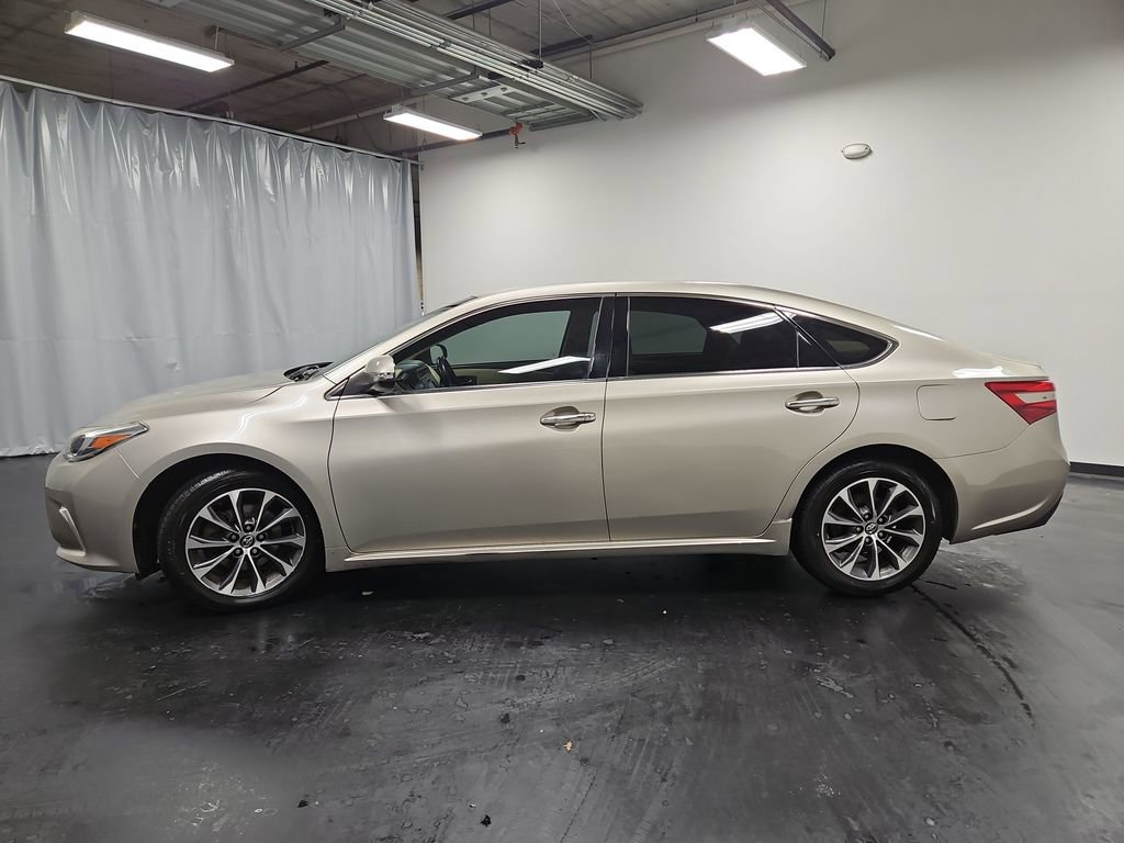 Used 2016 Toyota Avalon XLE Premium image 5