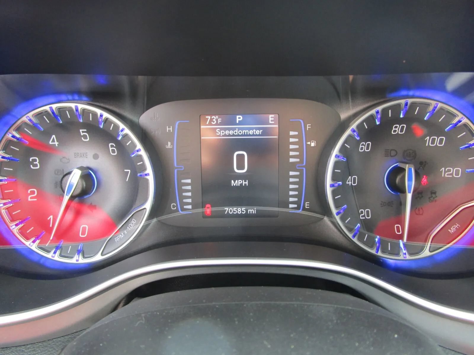 Used 2018 Chrysler Pacifica Touring-L FWD image 17