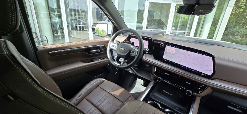 Used 2025 Chevrolet Tahoe High Country RWD image 14