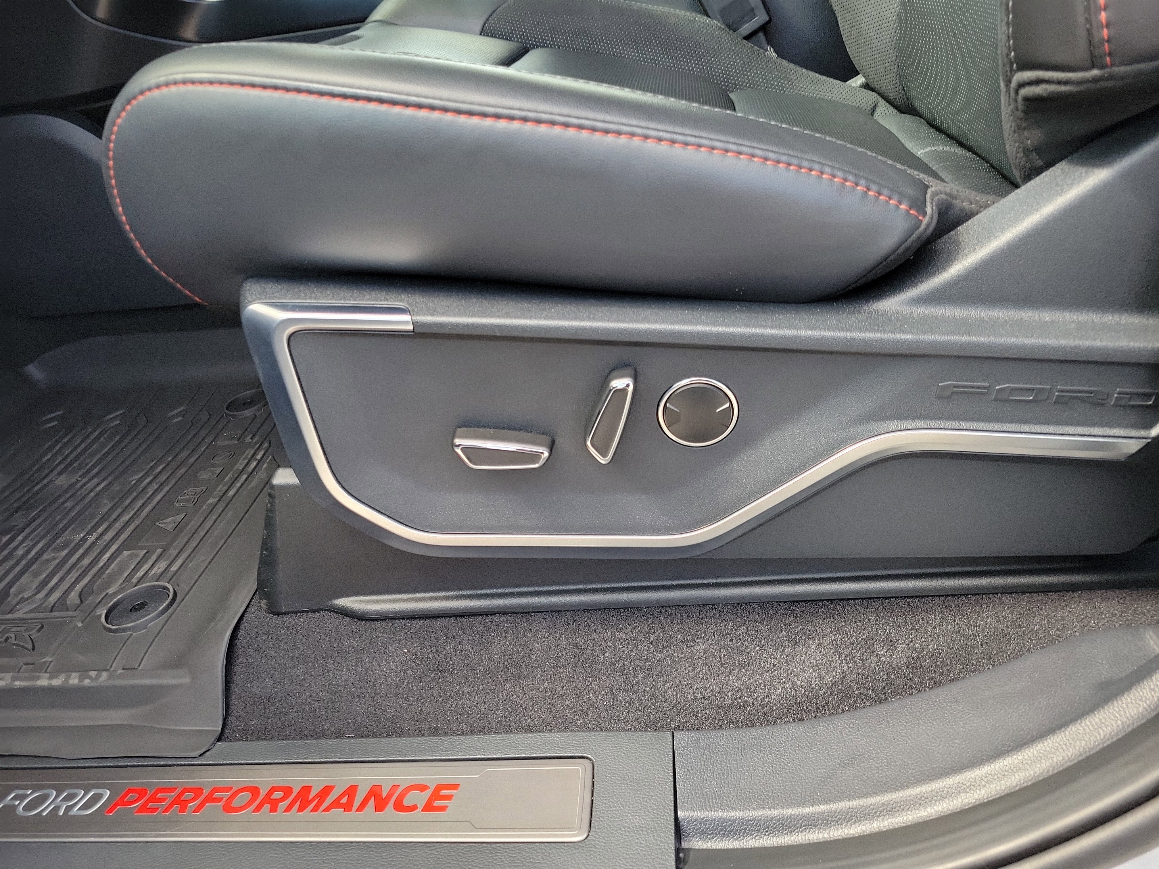 Used 2025 Ford F150 Raptor image 9