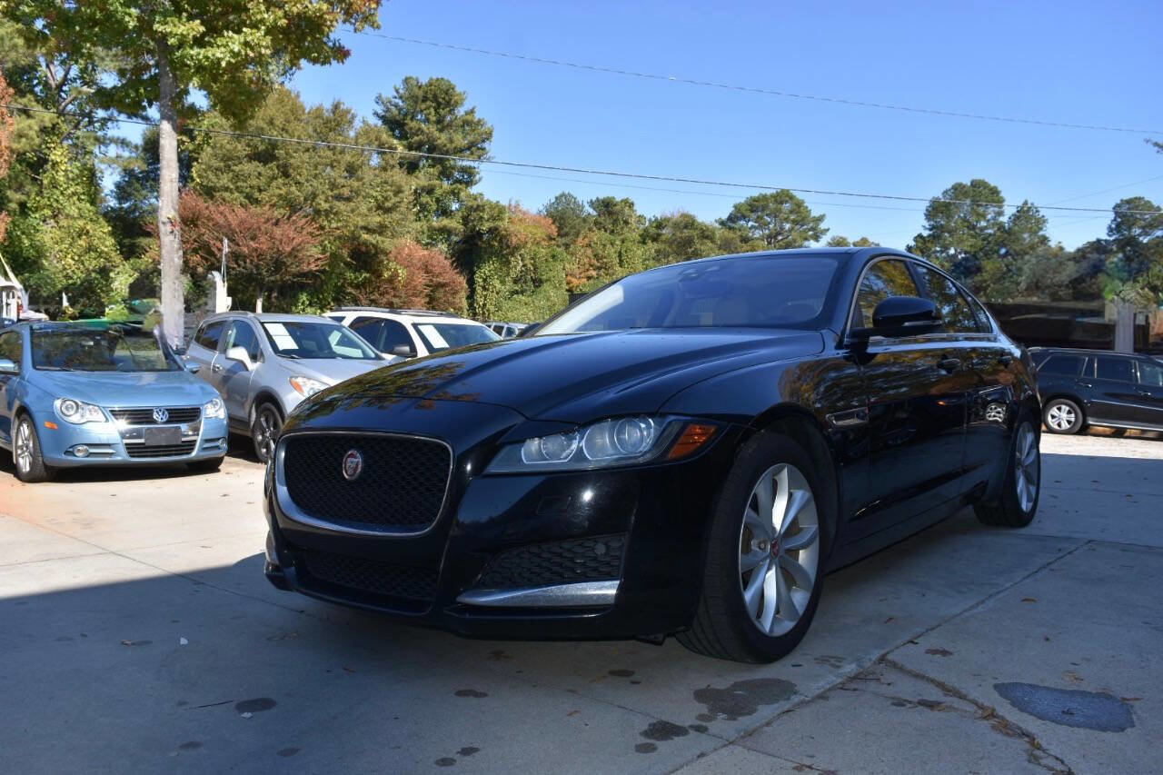 Used 2017 Jaguar XF Premium image 10