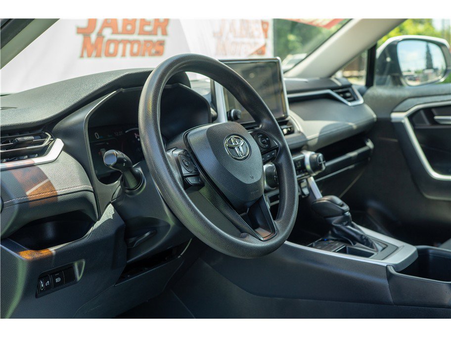 Used 2024 Toyota RAV4 XLE FWD image 32