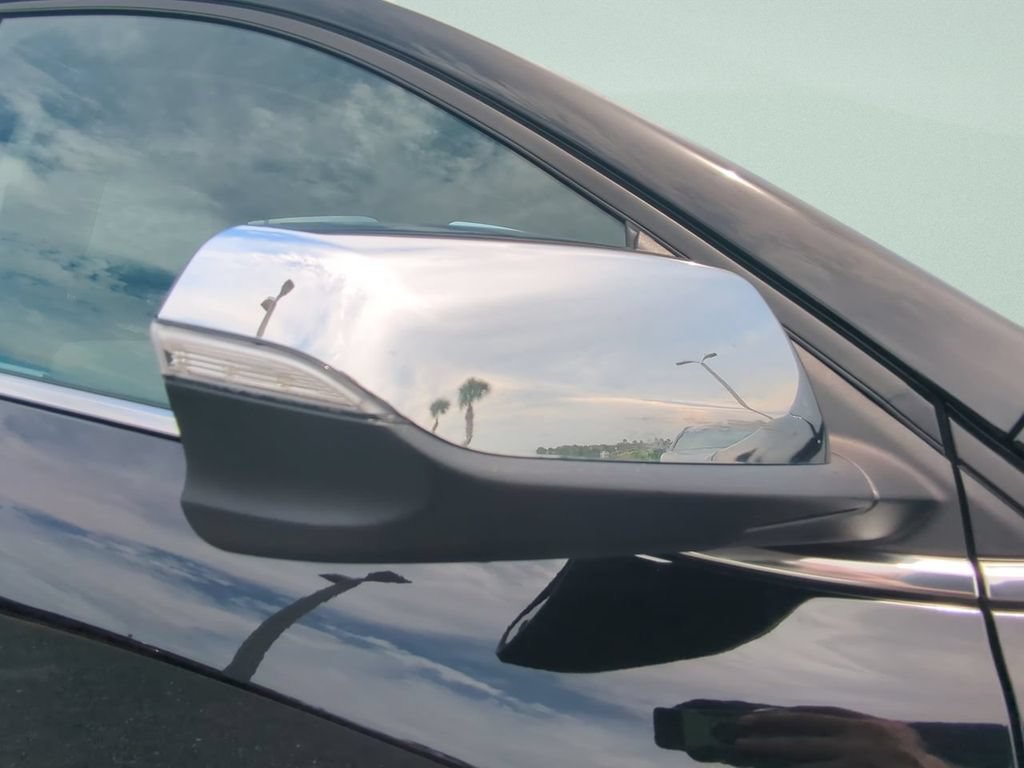 Used 2018 Chevrolet Equinox Premier FWD image 26