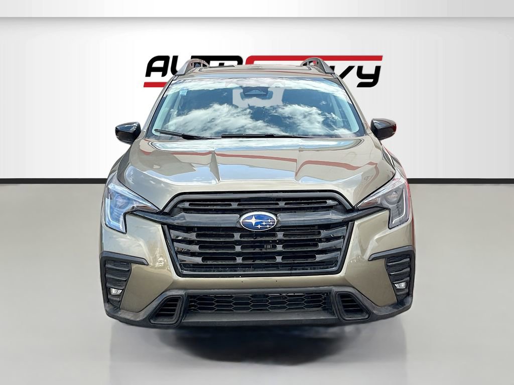 Used 2024 Subaru Ascent Onyx Edition image 2