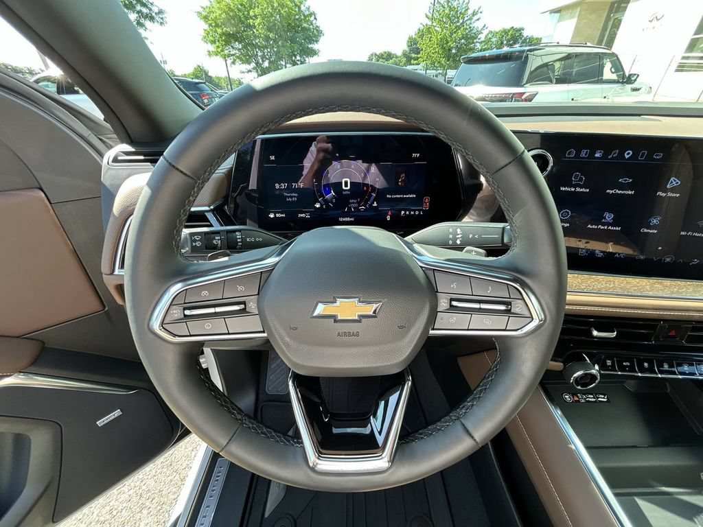 Used 2025 Chevrolet Tahoe High Country AWD/4WD image 18
