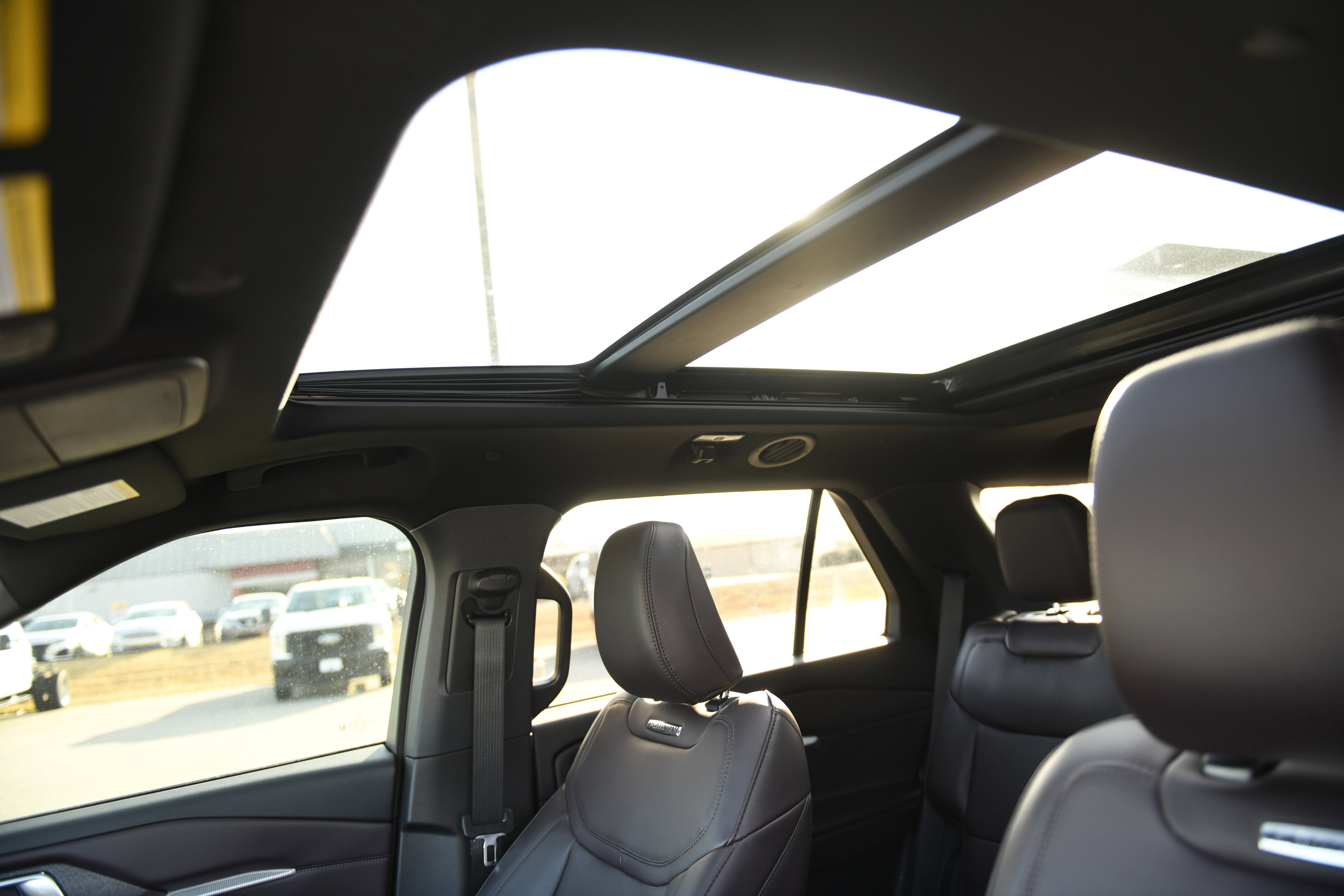 Used 2025 Ford Explorer Platinum image 29