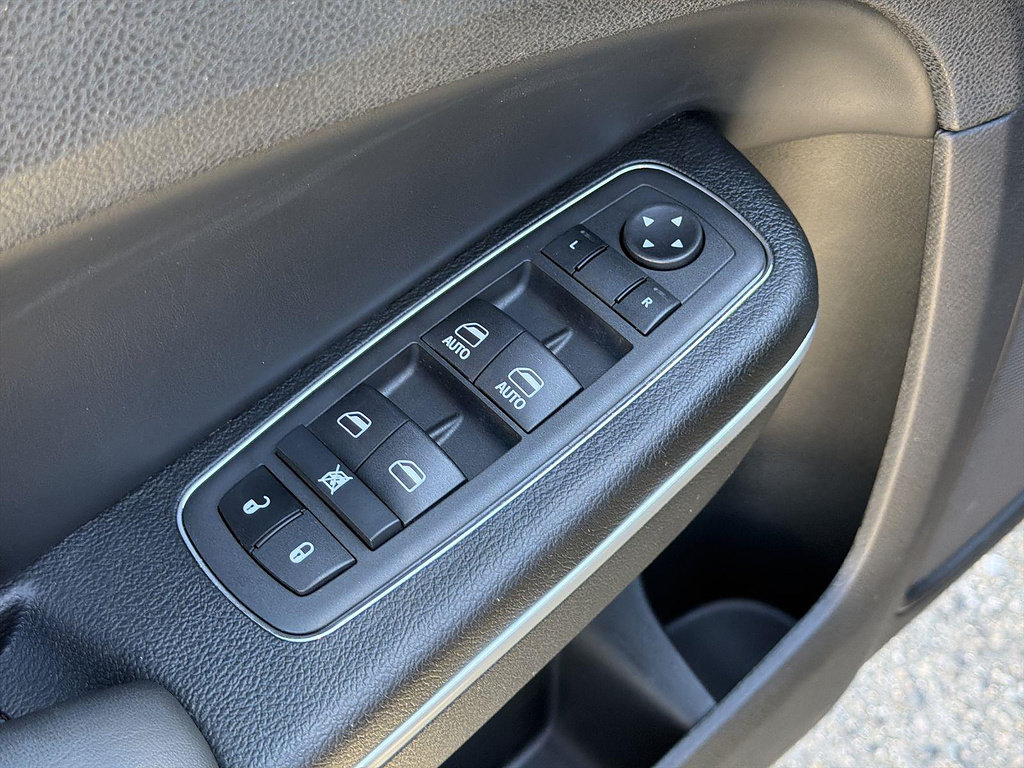 Used 2022 Chrysler 300 Touring L w/ Safetytec Plus Group RWD image 21