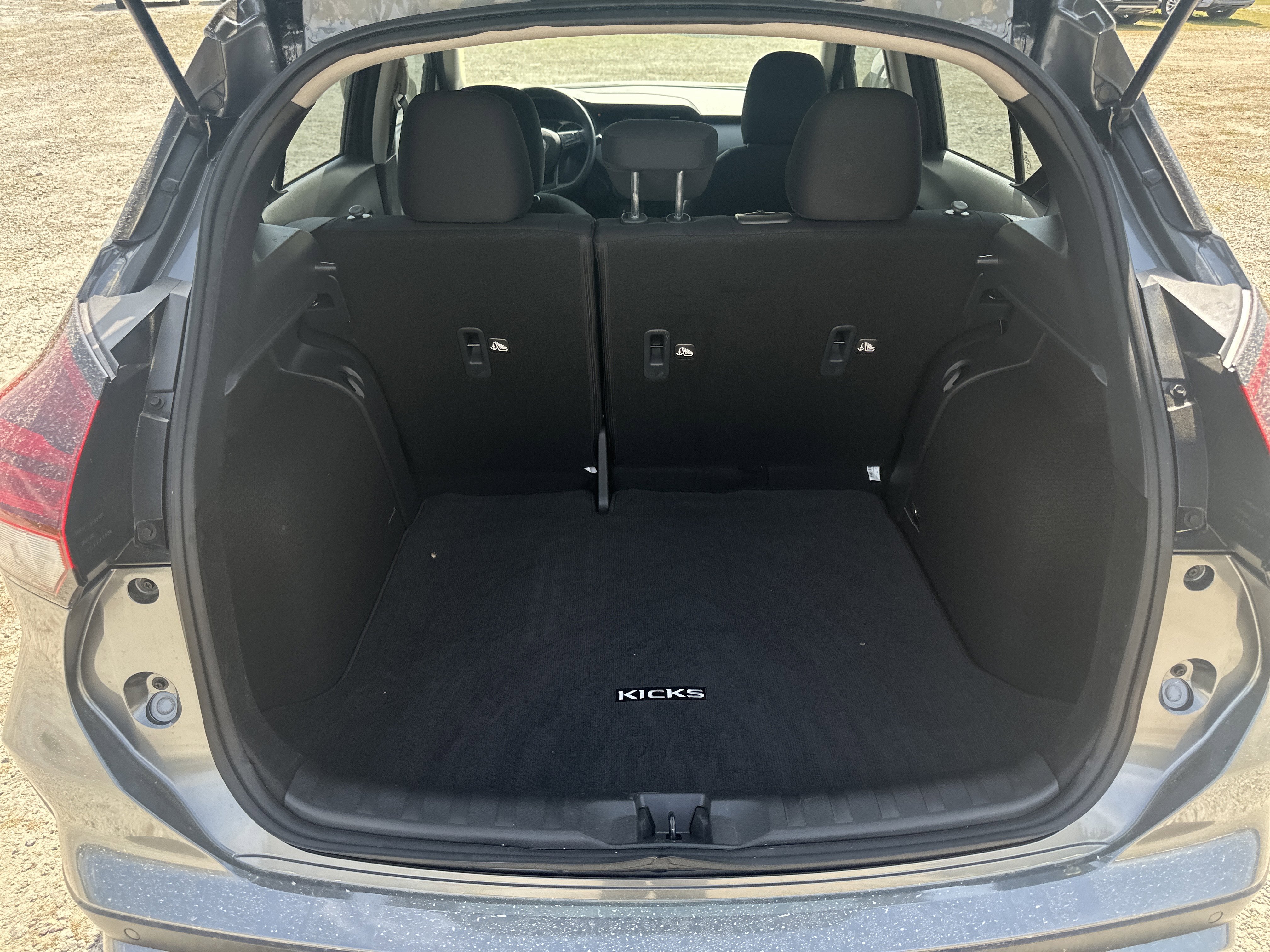 Certified 2025 Nissan Kicks Play S image 18