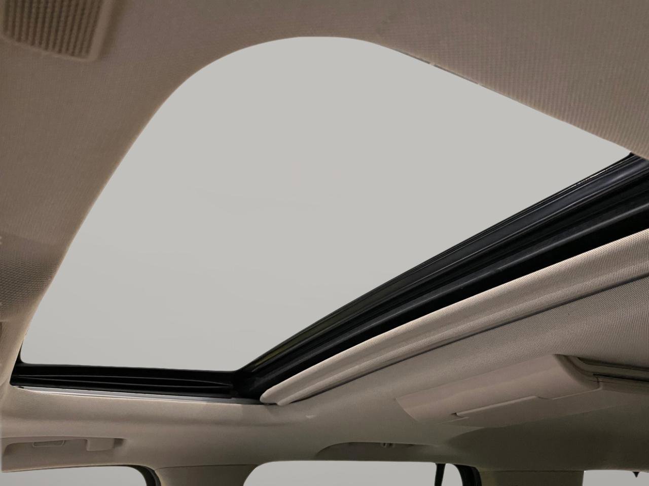 Used 2020 Cadillac Escalade Premium Luxury image 28