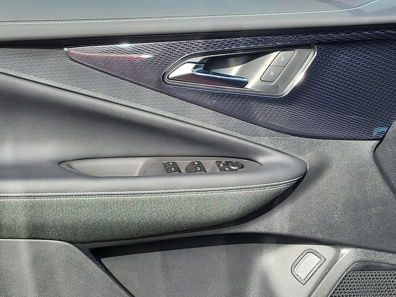 New 2026 Chevrolet Blazer EV LT image 24