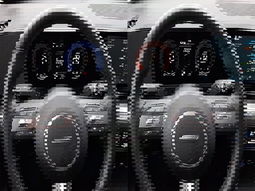 Used 2025 Hyundai Kona SEL image 18