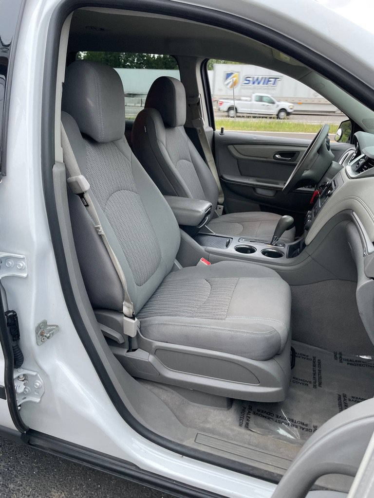 Used 2017 Chevrolet Traverse LS FWD image 25
