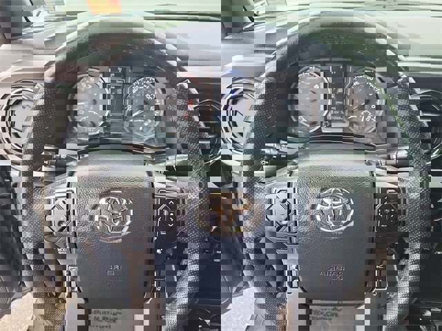 Used 2018 Toyota Tacoma TRD Off-Road image 10