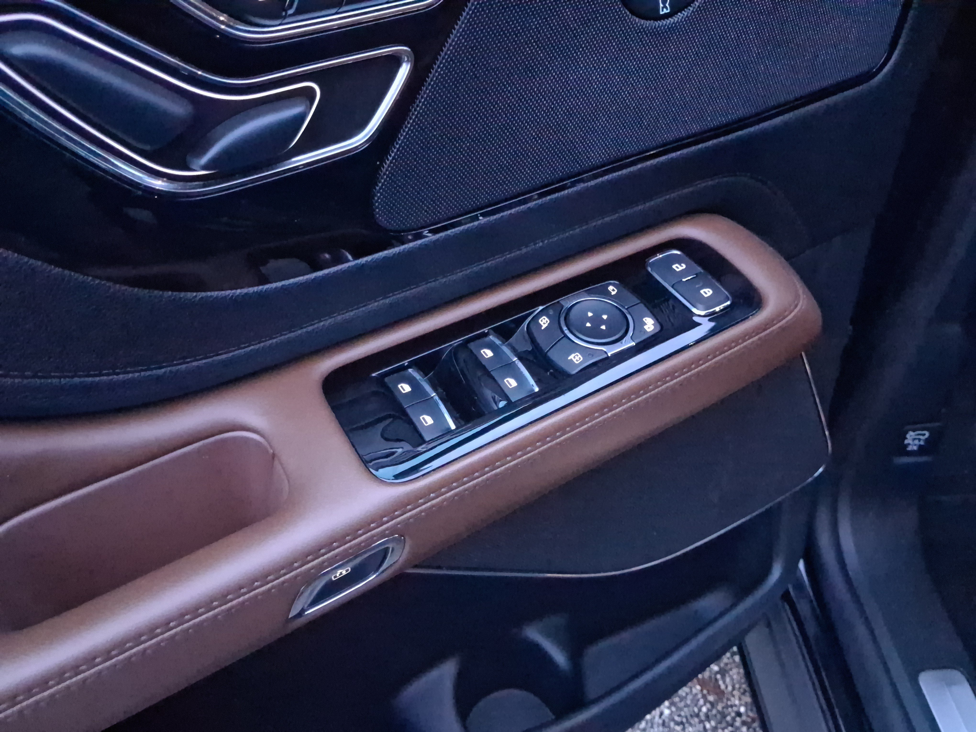 Certified 2023 Lincoln Aviator Reserve RWD image 13
