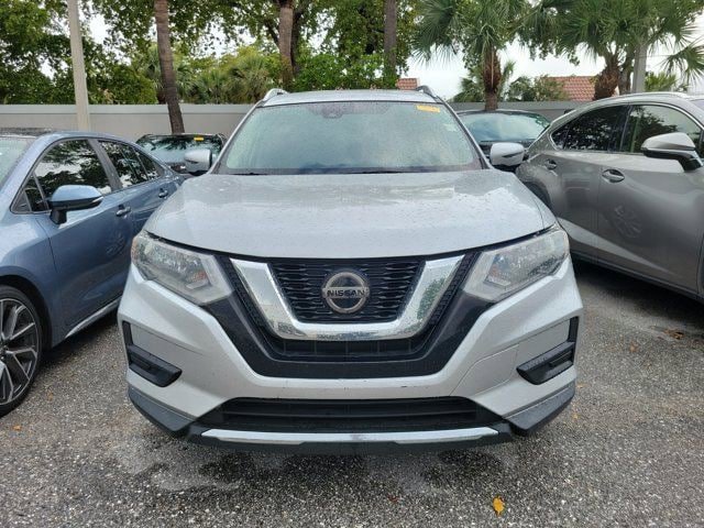 Used 2020 Nissan Rogue SV FWD image 2