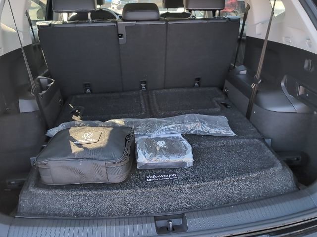 Used 2022 Volkswagen Tiguan SE w/ Panoramic Sunroof Package image 28