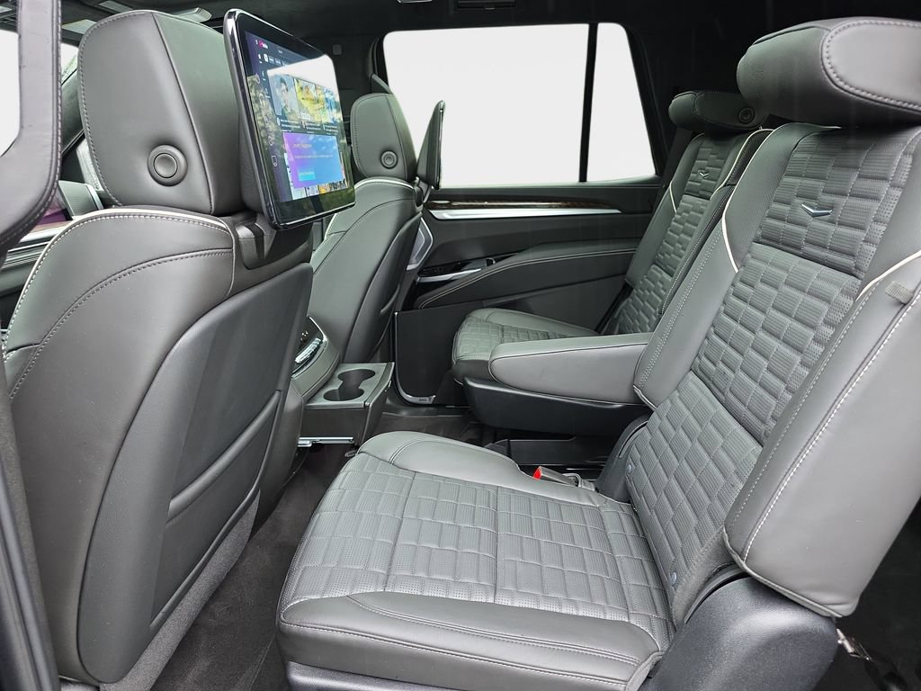 Used 2025 Cadillac Escalade Sport Platinum w/ LPO, ONYX Package AWD/4WD image 17