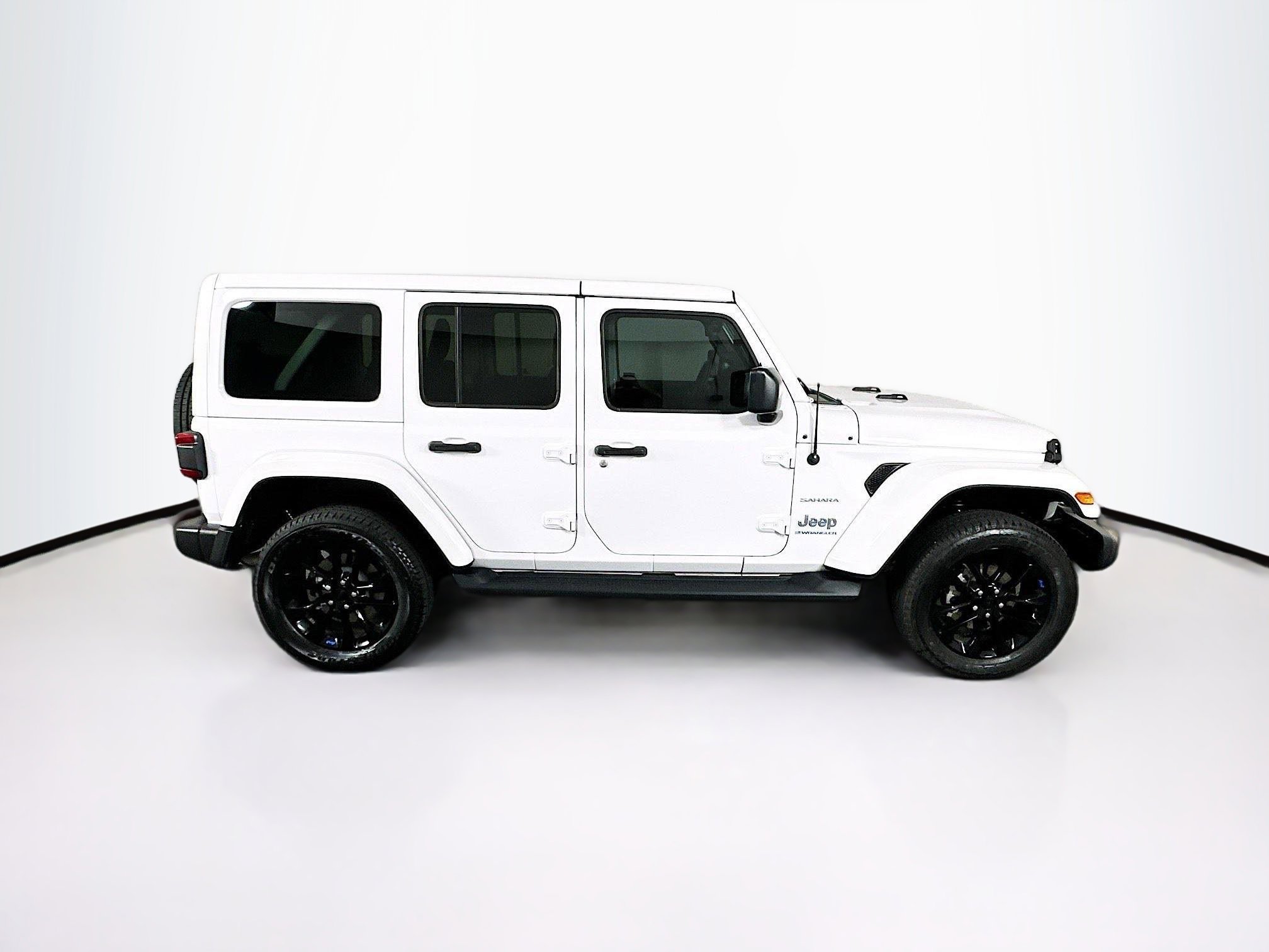 Used 2023 Jeep Wrangler Unlimited Sahara AWD/4WD image 9